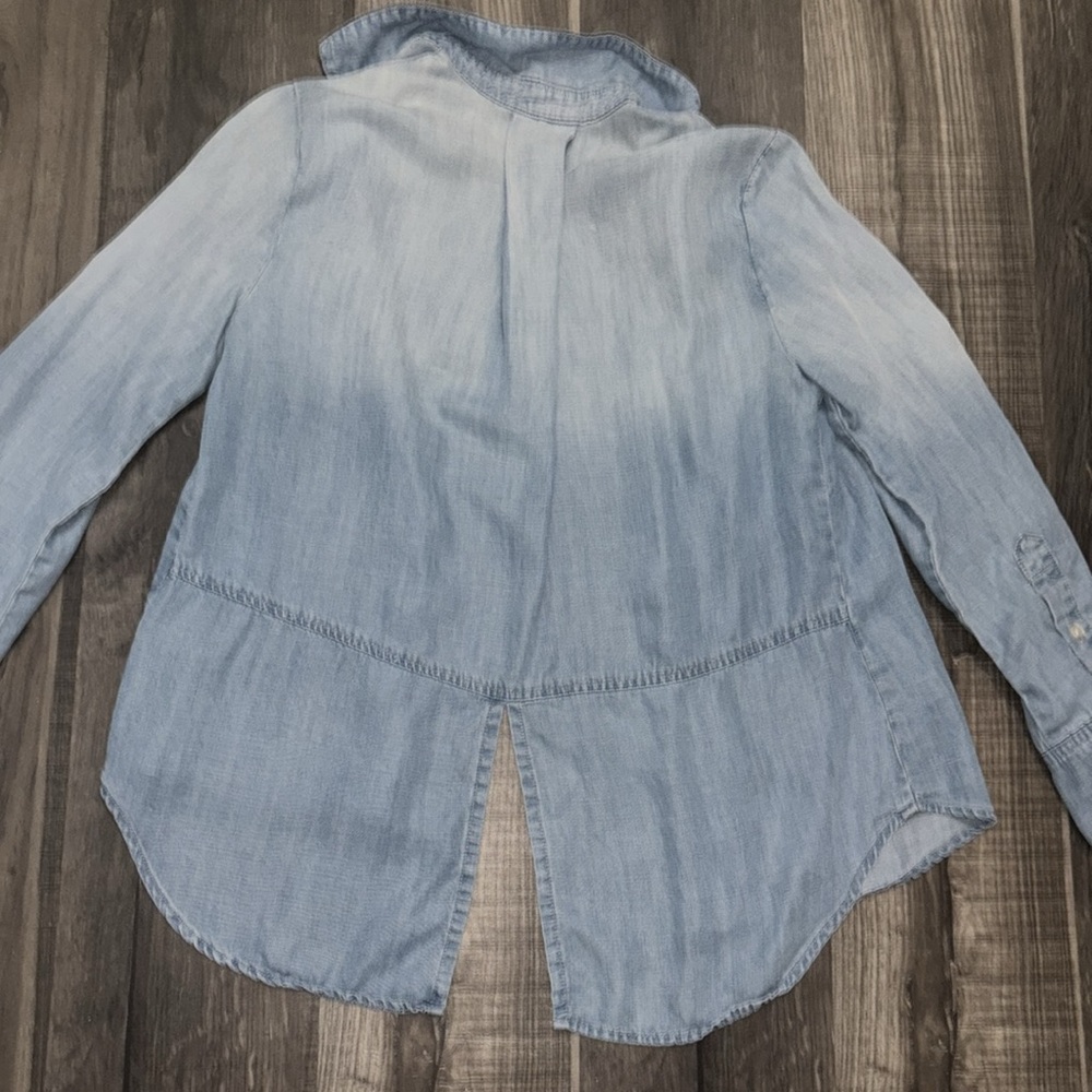 cloth & stone Light Wash Denim Button-Front Shirt - Picture 4 of 4